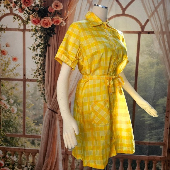 Dresses & Skirts - Vintage 1970s Dress Minidress Yellow Plaid Short Sleeve Buttons Pointed Collar